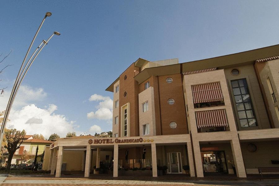 Hotel Granducato มอนเตลูโป ฟิโอเรนติโน ภายนอก รูปภาพ